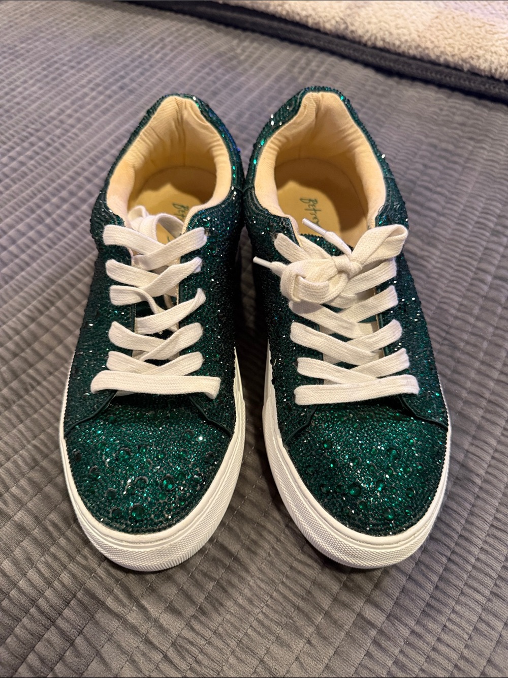 Women’s Betsy Johnson green rhinestone sneakers 7.5